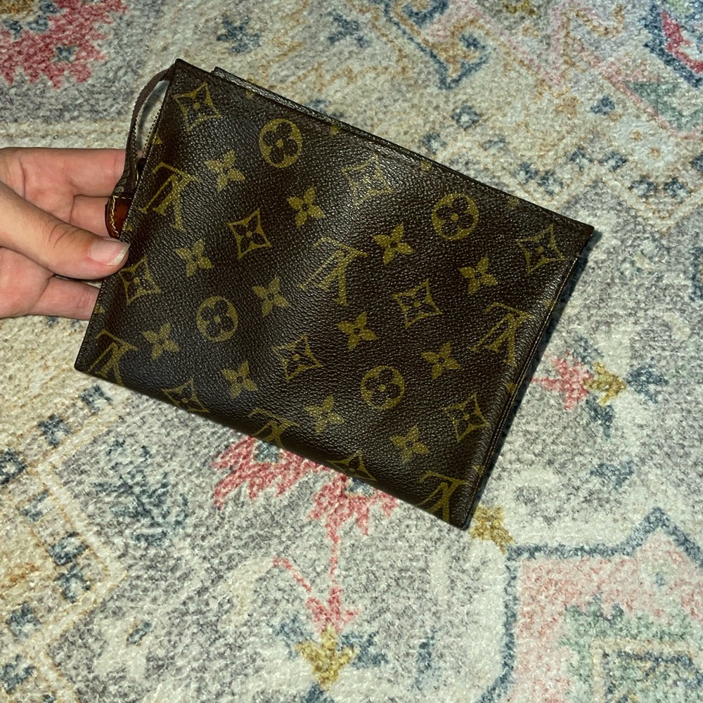 Louis Vuitton - Picture 11 of 12